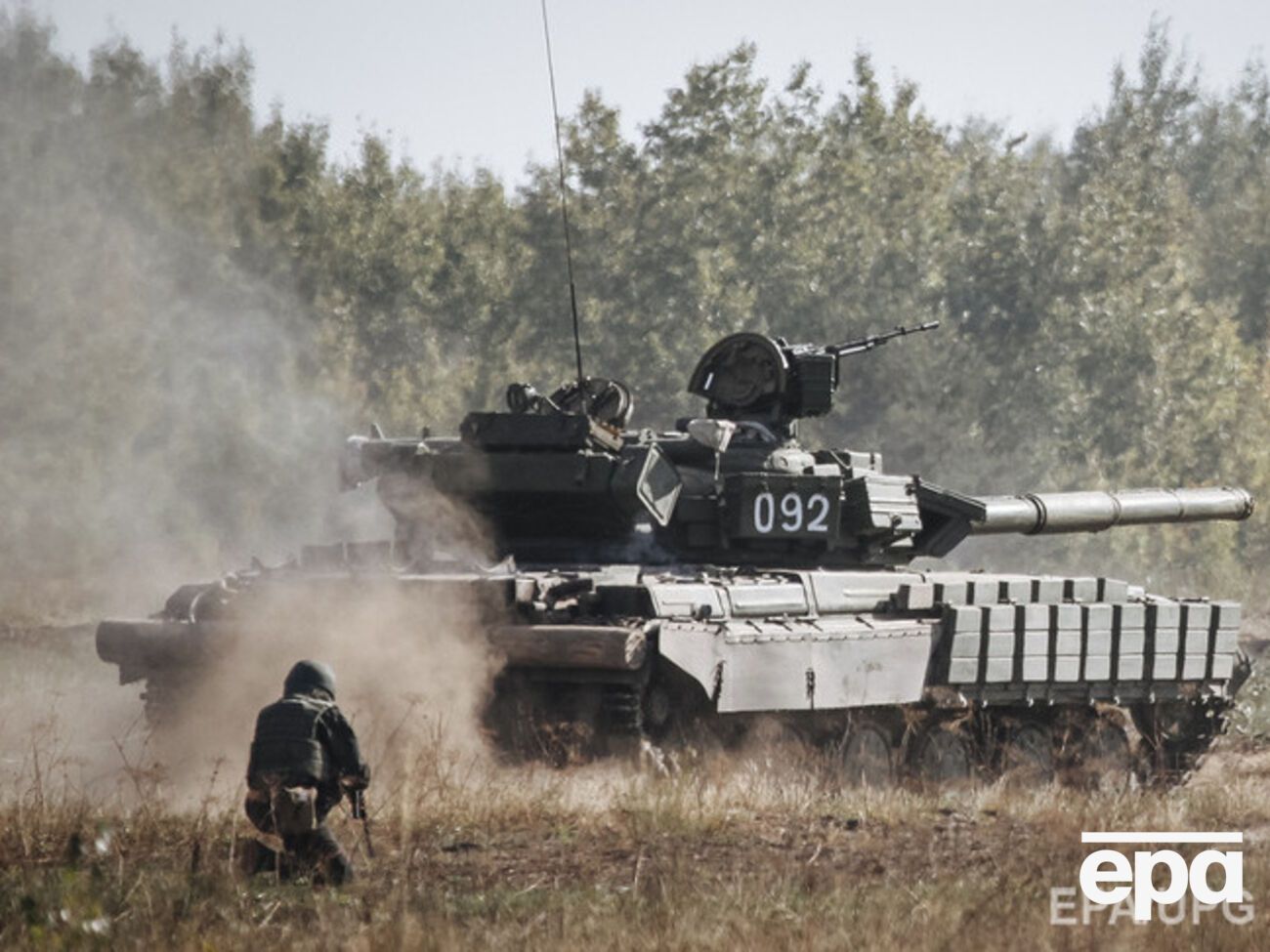 От линии разграничения отводятся вооружения и техника, включая танки