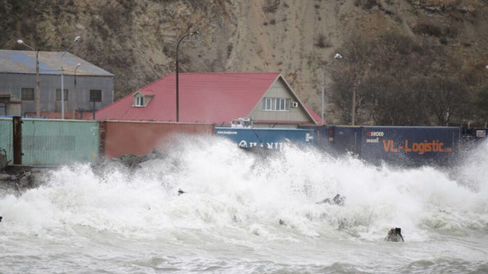 Сахалин накрыло ураганом
