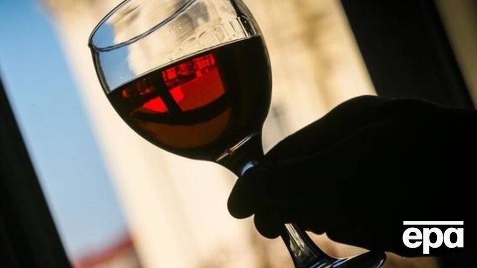 Девять спортсменов долетели до Южной Кореи и отправились обратно из-за пьянства в самолете