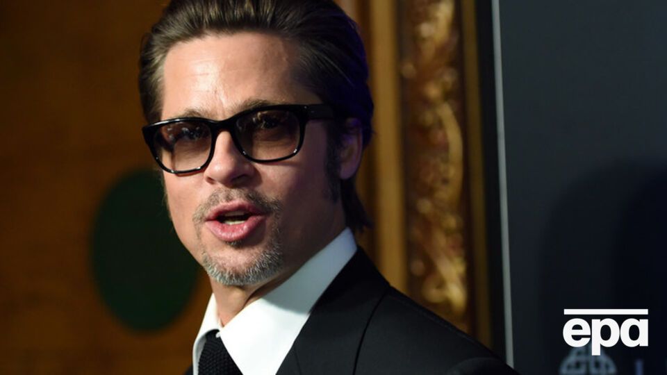 Питт представил образы в стиле кэжуал