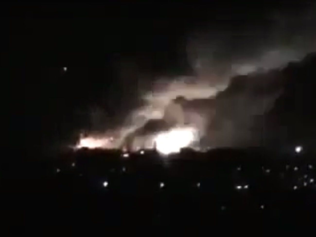 Из-за разлета снарядов повреждены жилые дома