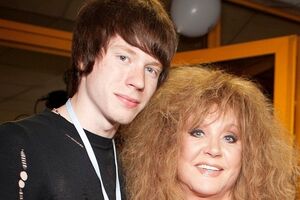 Пугачева объясняла своему внуку, что у него есть папа