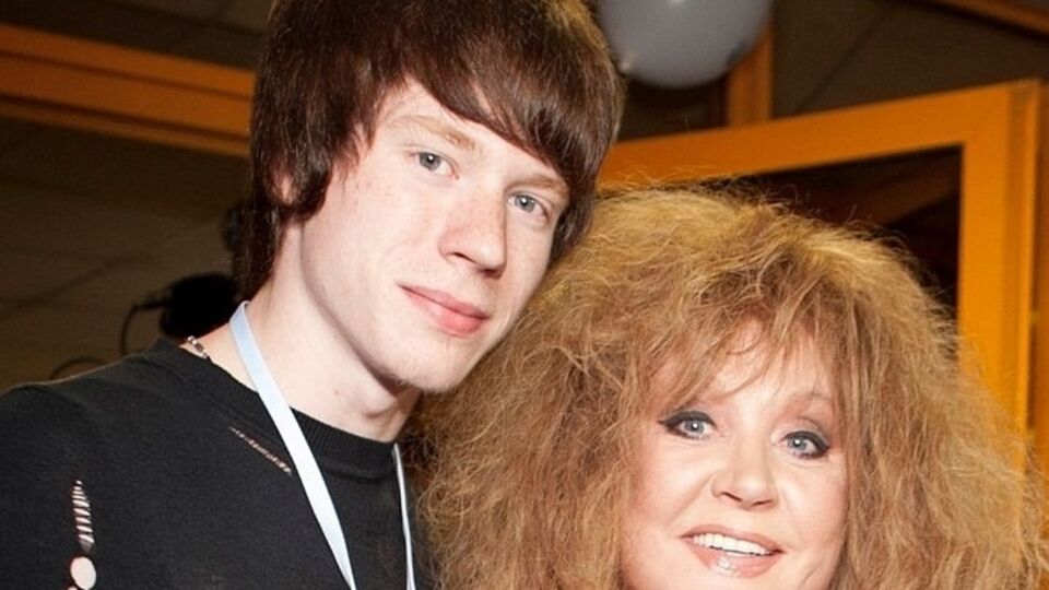 Пугачева объясняла своему внуку, что у него есть папа