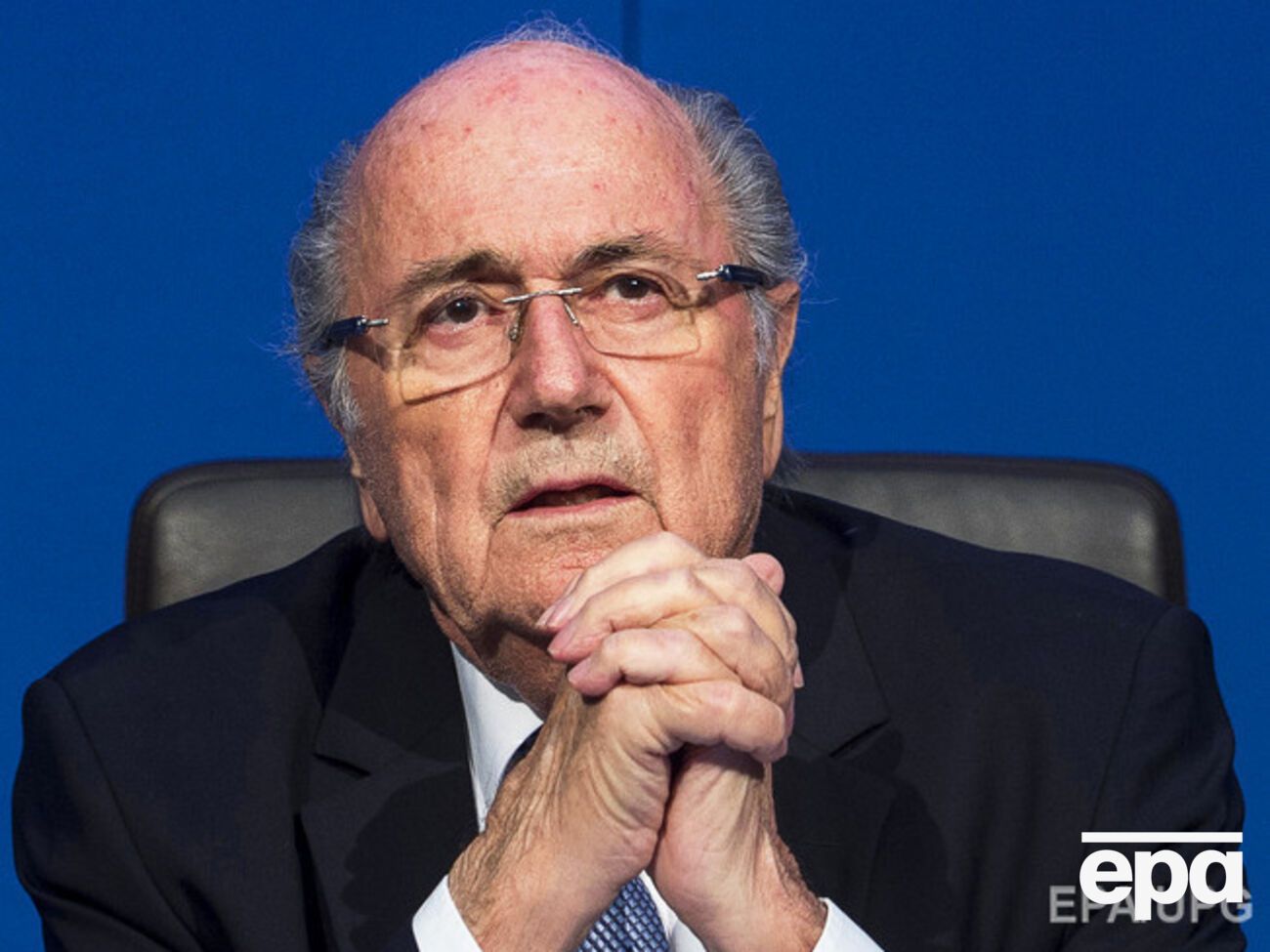 По словам Блаттера, Саркози попросил Платини учитывать интересы Франции при выборе страны --- хозяйки чемпионата мира-2022