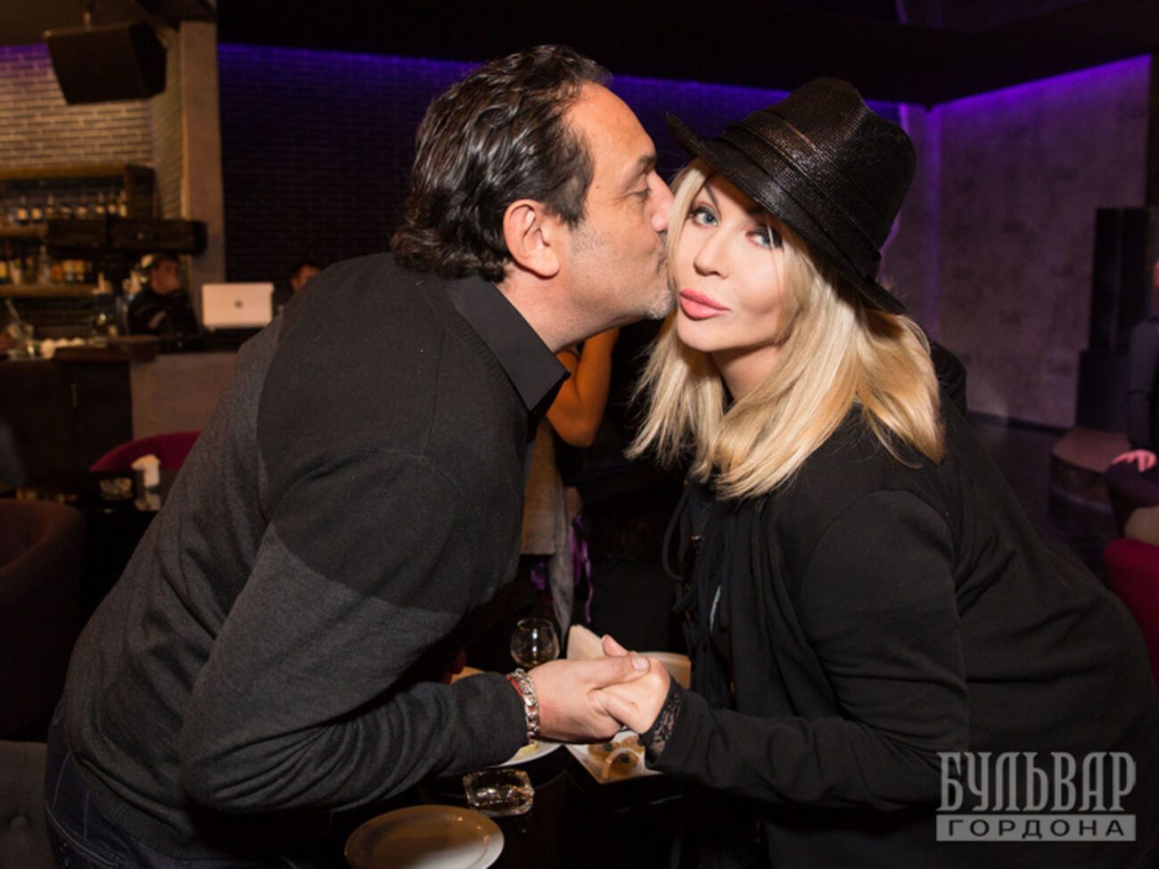 Ирина Билык и Гарик Кричевский по-дружески обнялись в начале вечера