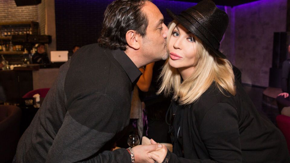 Ирина Билык и Гарик Кричевский по-дружески обнялись в начале вечера