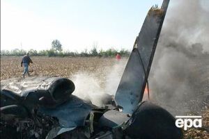 Самолет загорелся и упал на кукурузном поле