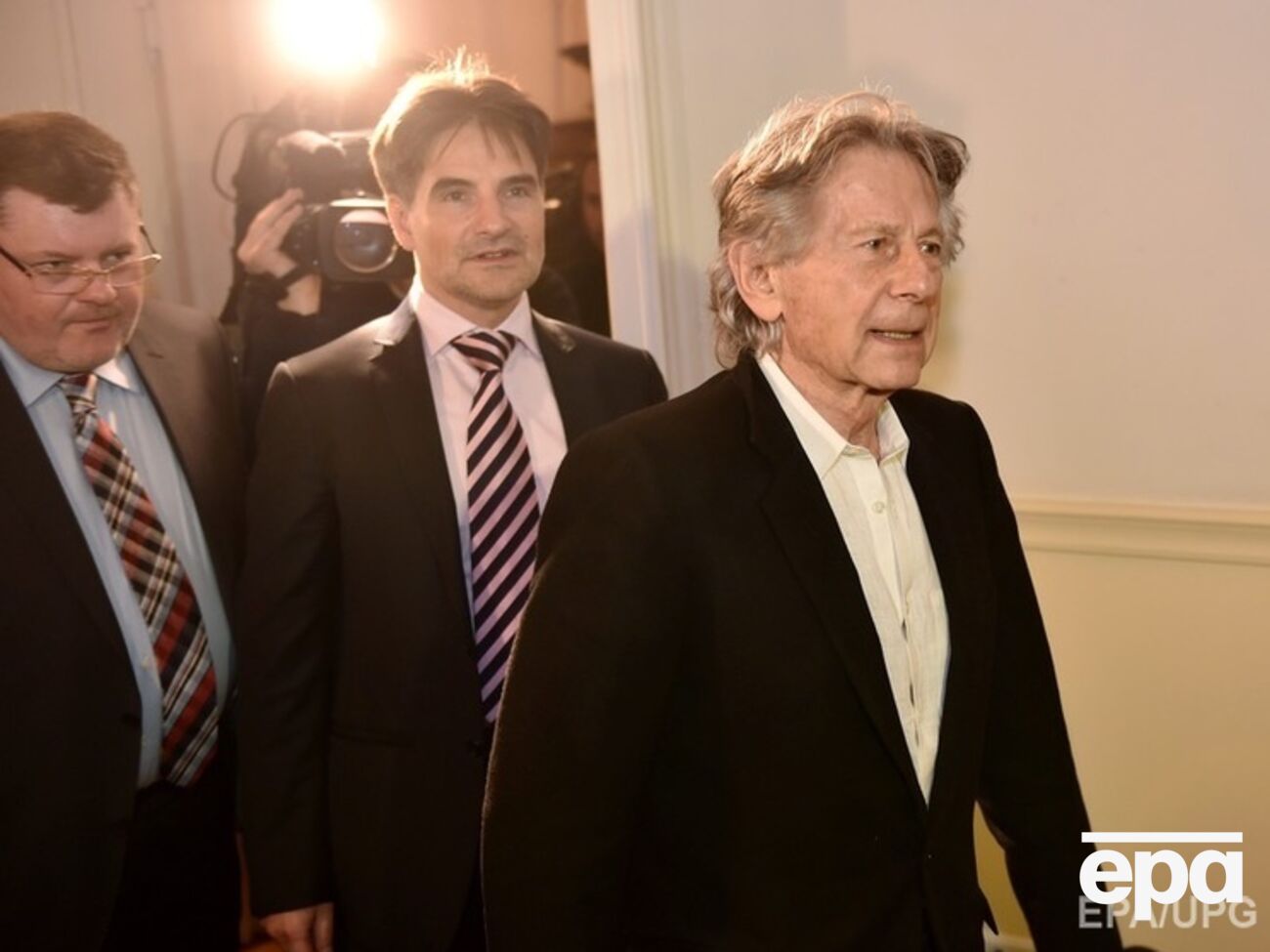 Роман Полански (справа) со своими адвокатами