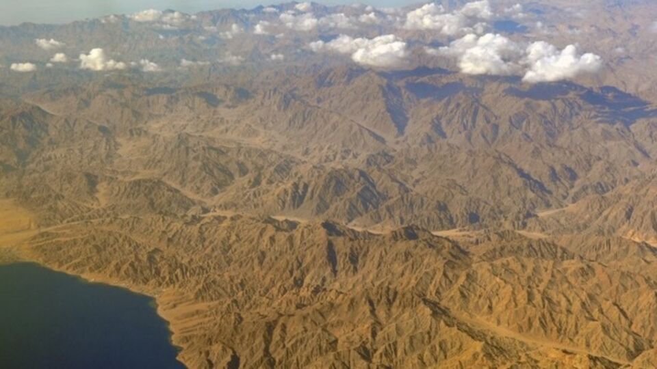 Российский самолет упал в горном районе Синая