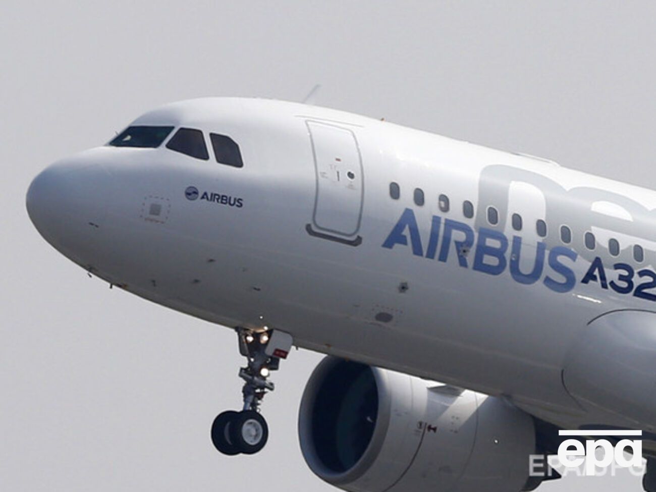 Источник Reuters считает, что российский самолет упал почти вертикально