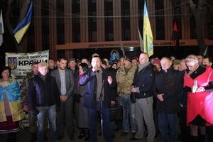 Люди вышли на митинг в поддержку Корбана в Днепропетровске