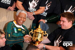 Мандела введен в Зал славы регби
