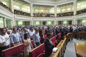 Авторы петиции к президенту считают, что депутаты ВР должны работать каждый день