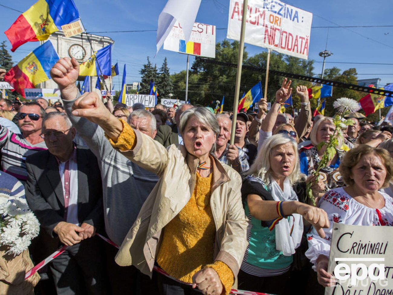 Протестующие добавили к&nbsp;тексту резолюции, принятой на&nbsp;предыдущих митингах, пункт о&nbsp;необходимости проведения всенародного референдума по&nbsp;избранию главы государства