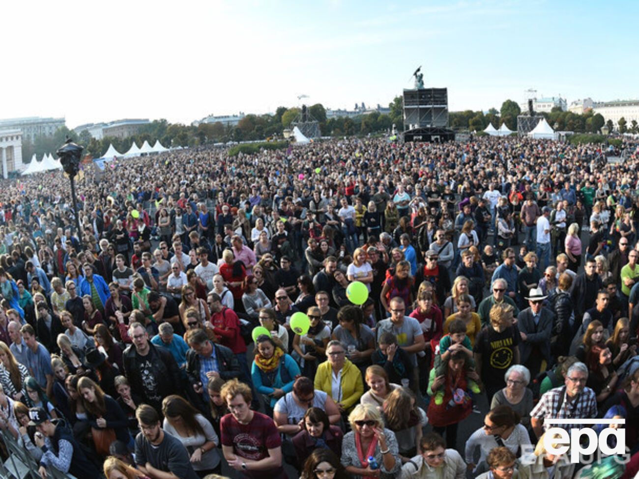 Митинг прошел под лозунгом "Добро пожаловать, беженцы"