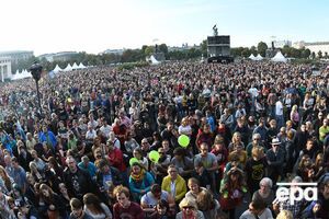 Митинг прошел под лозунгом "Добро пожаловать, беженцы"