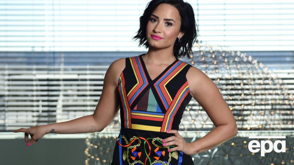 Деми Ловато снялась в фотосессии ню накануне выхода нового альбома