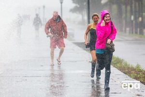 Урагану "Хоакин" присвоена четвертая категория опасности