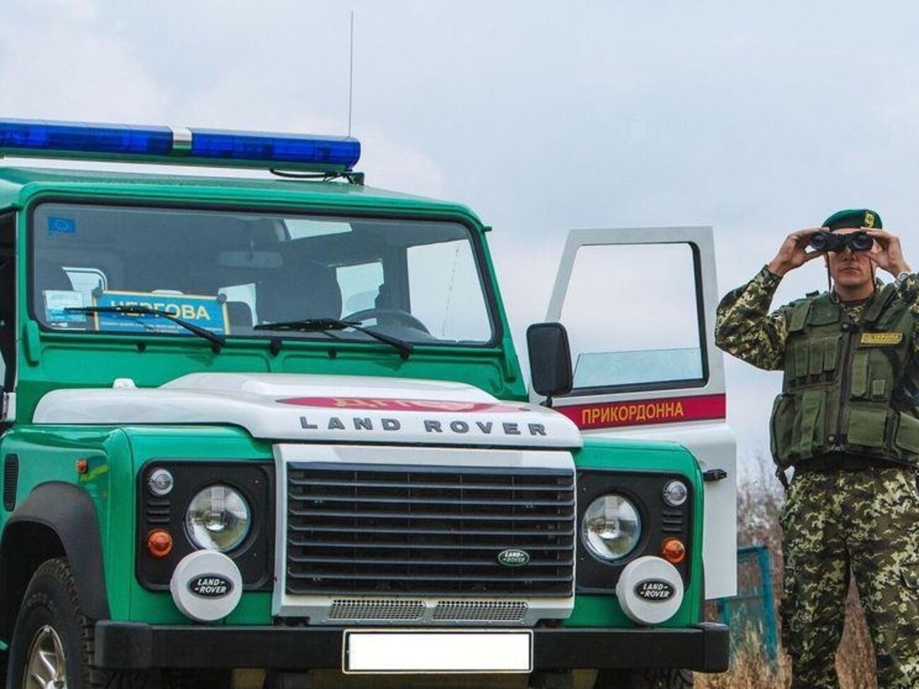 В 400 метрах от границы пограничники задержали двух граждан Ирана и одного гражданина Афганистана