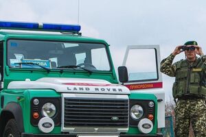 В 400 метрах от границы пограничники задержали двух граждан Ирана и одного гражданина Афганистана