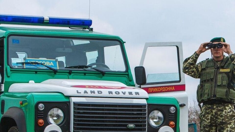 В 400 метрах от границы пограничники задержали двух граждан Ирана и одного гражданина Афганистана