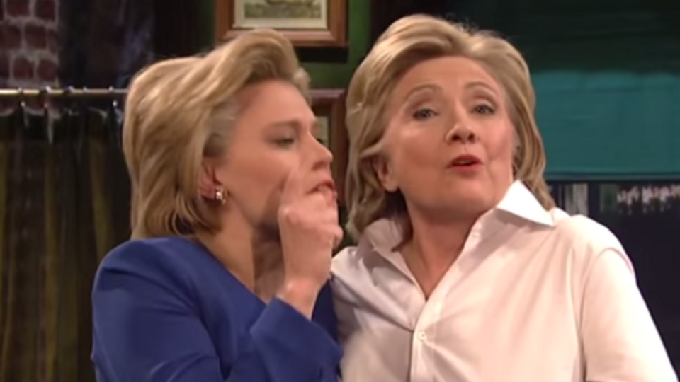 Клинтон спела дуэтом с актрисой, сыгравшей ее