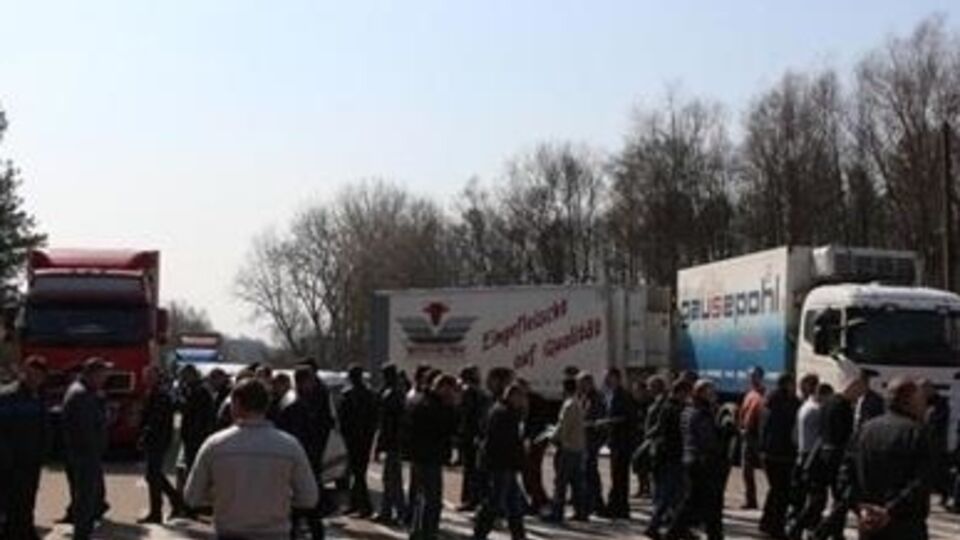 Шахтеры, не получавшие зарплату три месяца, грозят объявить голодовку