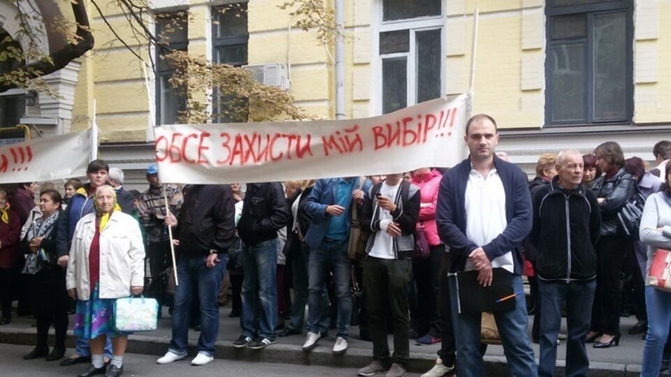 Участники акции просят ОБСЕ оказать юридическую помощь в проведении голосования