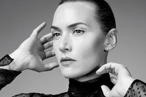 Для издания WSJ Уинслетт позировала в строгих нарядах