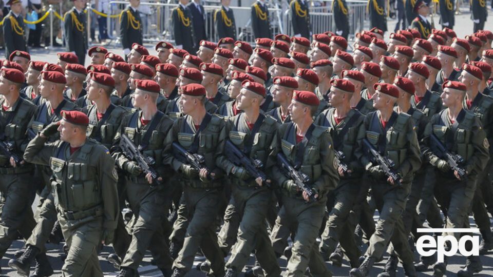 Статус участника АТО получили более 80 тыс. военных, сообщил Порошенко