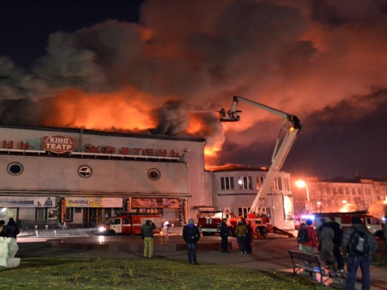 Обвиняемые в поджоге "Жовтня" получили условные сроки