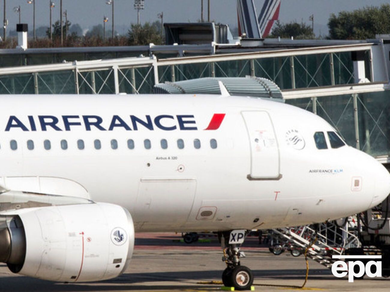 Бастующие сотрудники Air France устроили побоище на заседании совета директоров