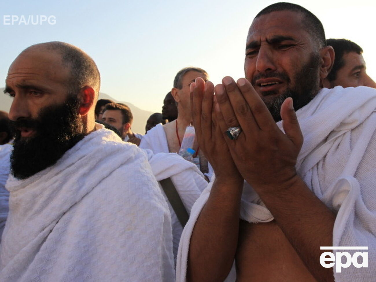 53 духовных деятеля Саудовской Аравии обратилась к мусульманским странам с призывом оказать "моральную, материальную, политическую и военную" поддержку сирийским повстанцам