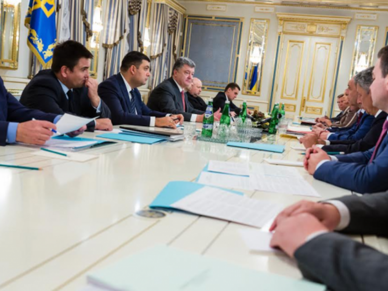 Порошенко провел встречу с руководством парламентских фракций