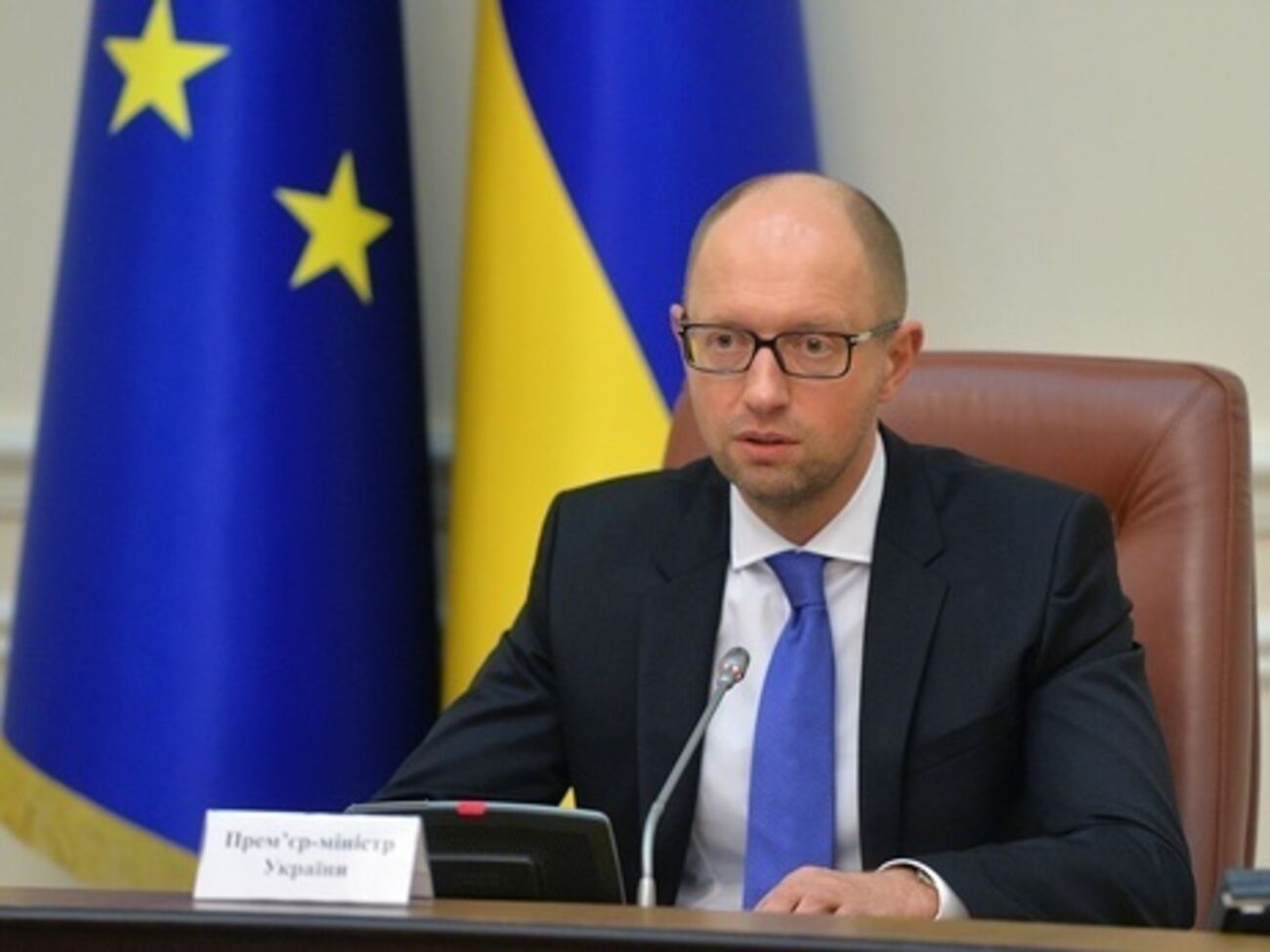 По словам Яценюка, согласно закону о высшем образовании, вузы смогут открывать счета в банках, а не только в Государственном казначействе