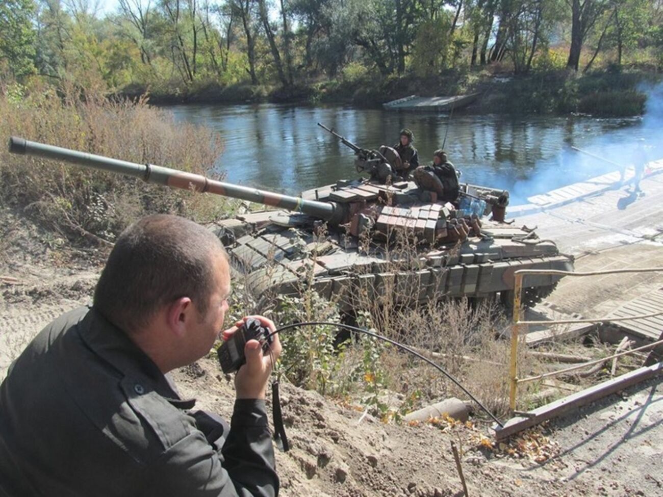 Украинские военные продолжат отвод танков
