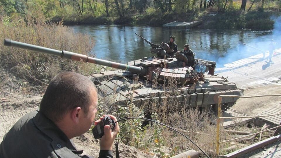 Украинские военные продолжат отвод танков