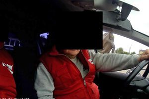 На опубликованном в интернете видео мужчина в жилете компании "Триолан" говорит о перечислении денег террористам руководством и работниками компании