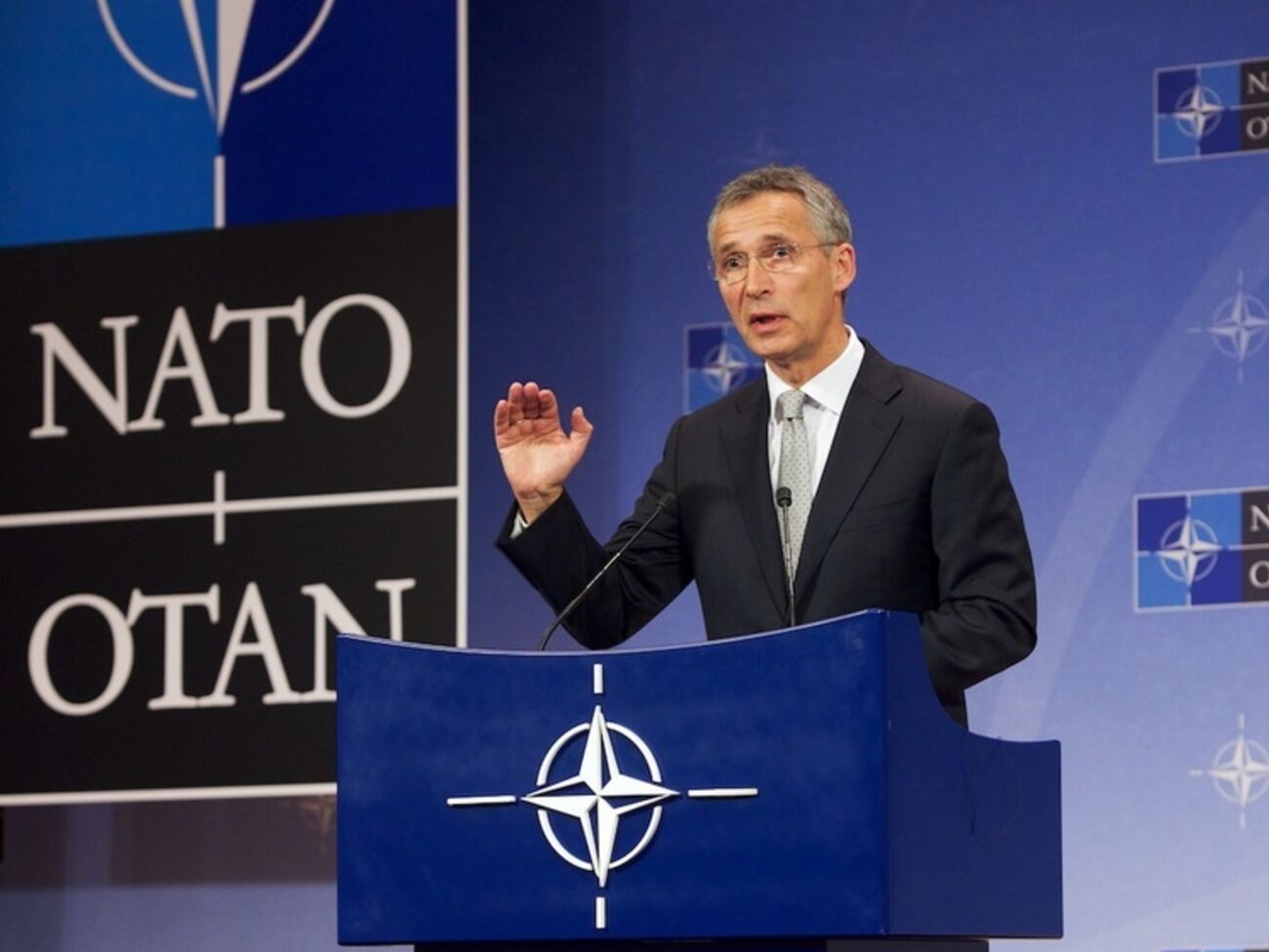 Столтенберг: Россия продолжает поддерживать сепаратистов