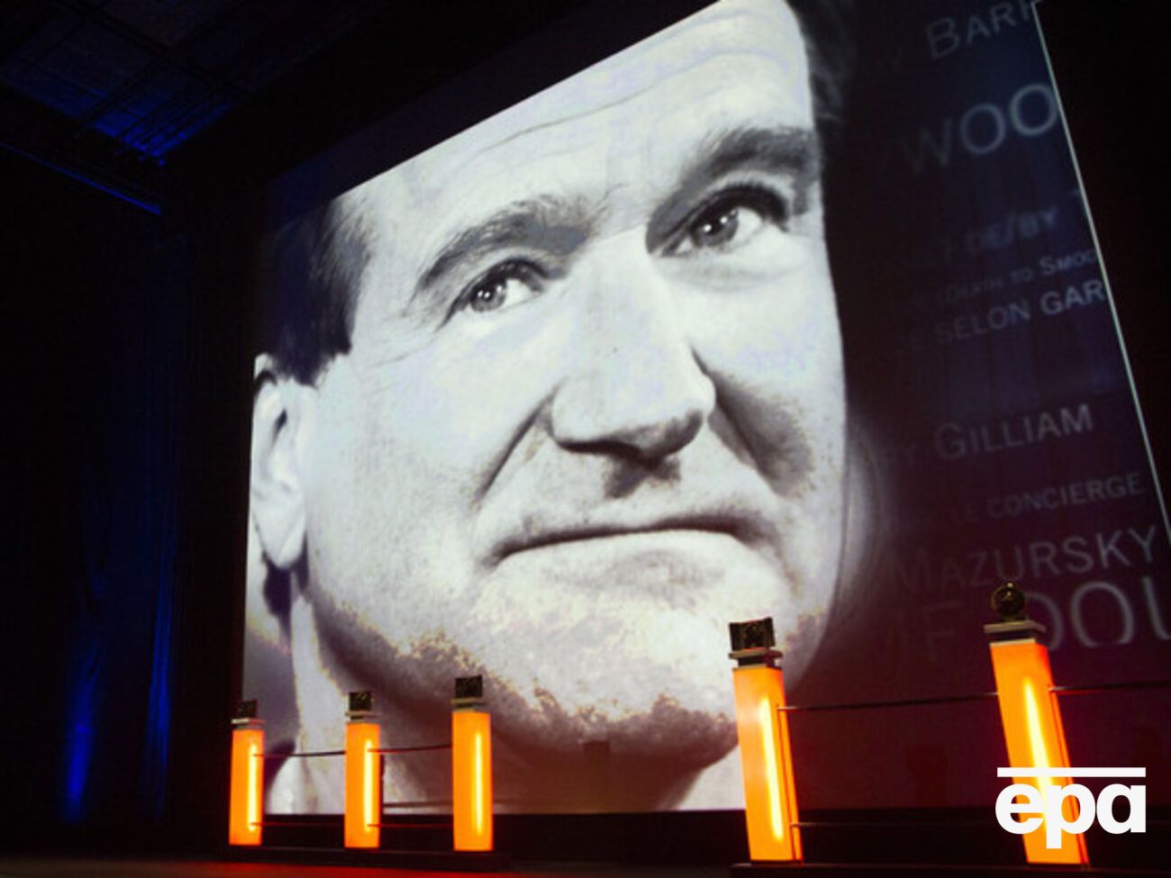 Дети актера, покончившего с собой, не смогли мирно разделить личные вещи отца с его последней женой