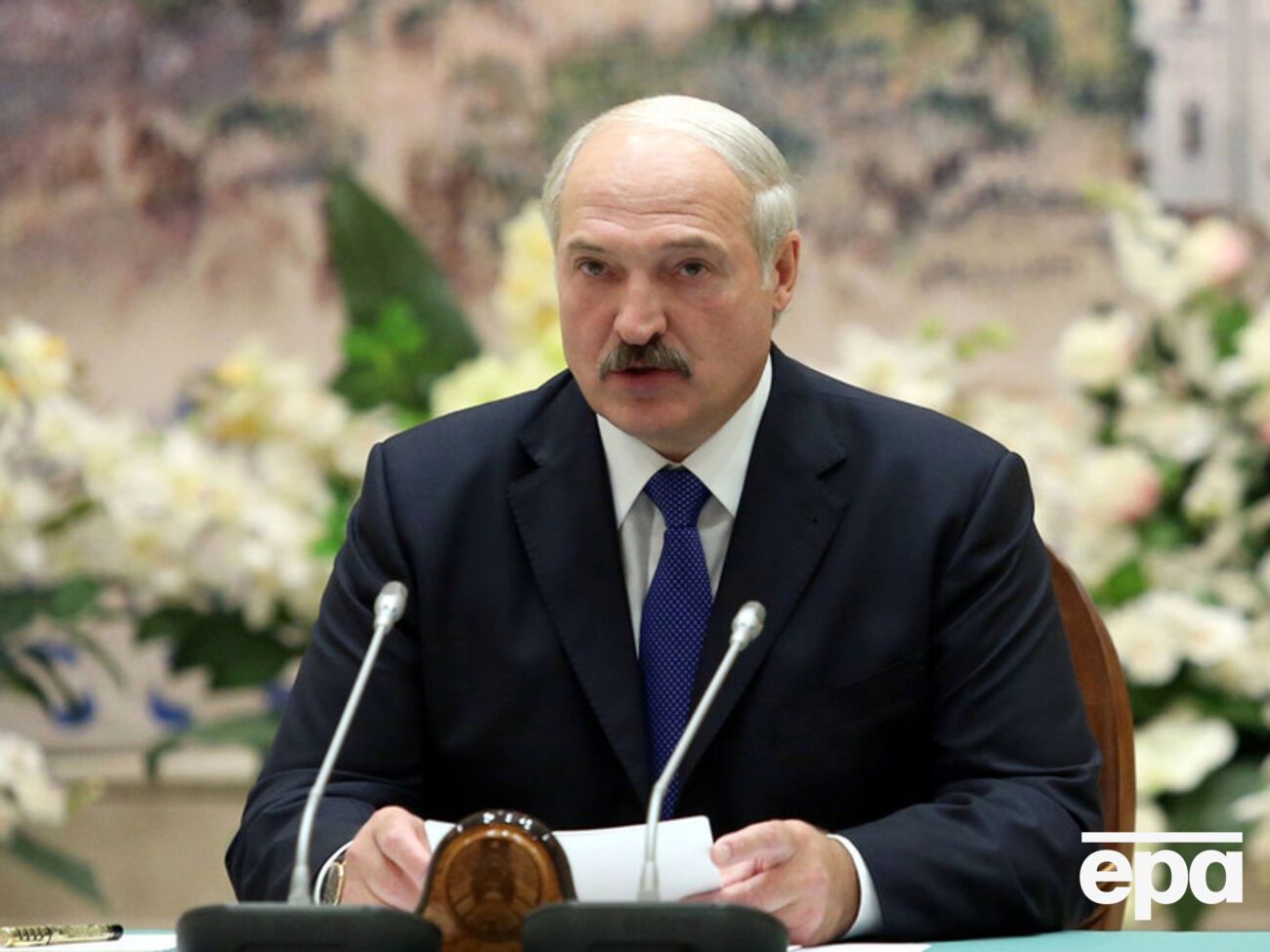 Лукашенко:&nbsp;Зачем россиянам сегодня вбрасывать новость в средства массовой информации? Может, беспокоятся, что мы действительно на Запад уходим?