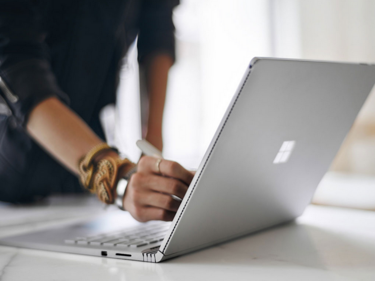 Предзаказ ноутбука станет доступен в среду, 7 октября, по стартовой цене $1499