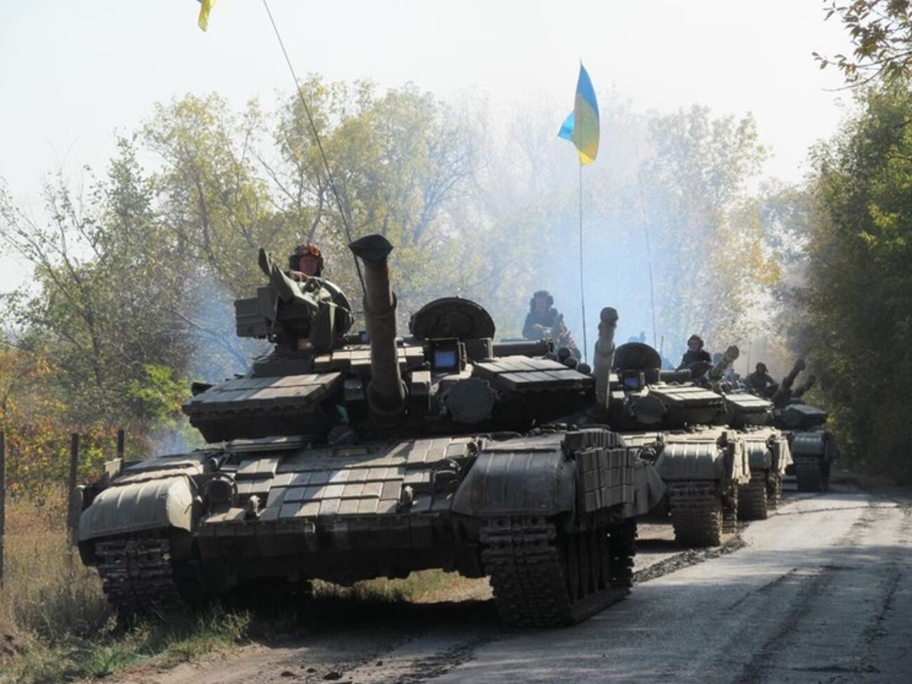 Отвод танков в Луганской области в рамках первого этапа завершен