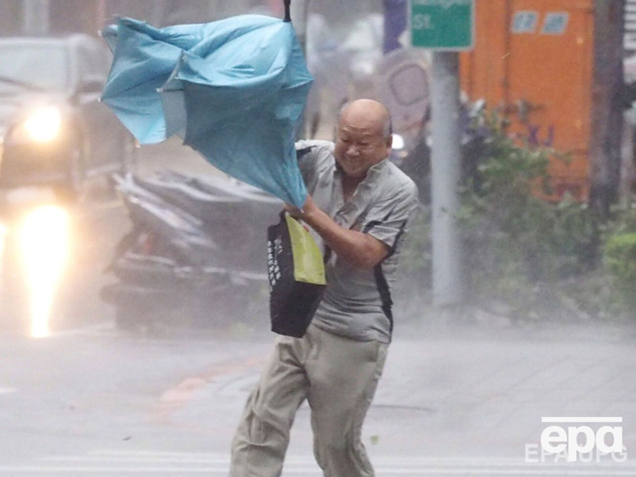 Тайфун унес жизни 19 человек