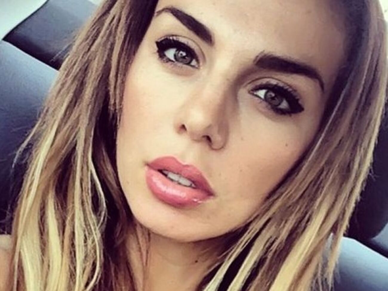 Седокова одна воспитывает двоих детей