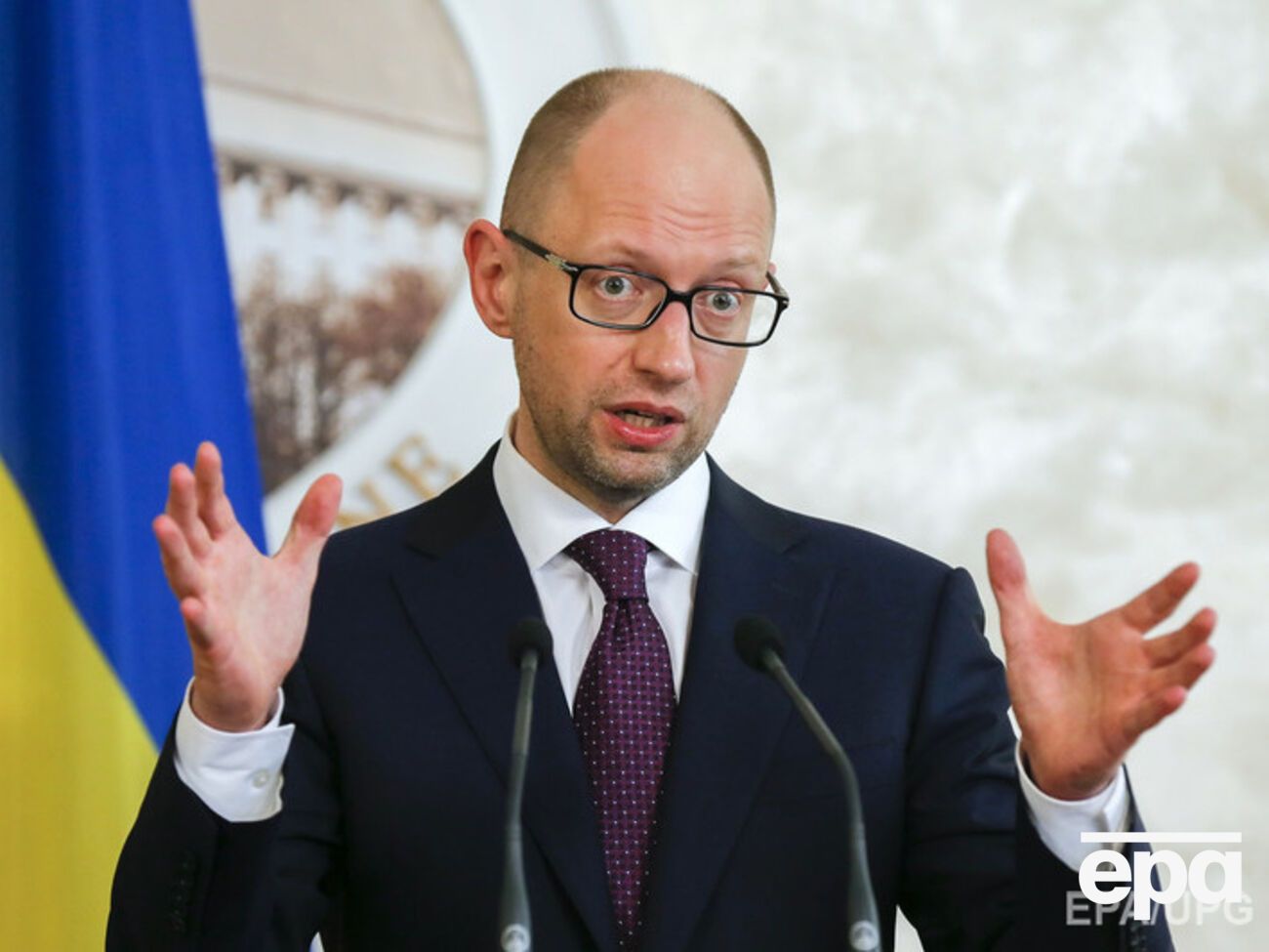 Яценюк предлагает лишить некоторых депутатов диппаспортов, если те не поддержат законы о безвизовом режиме