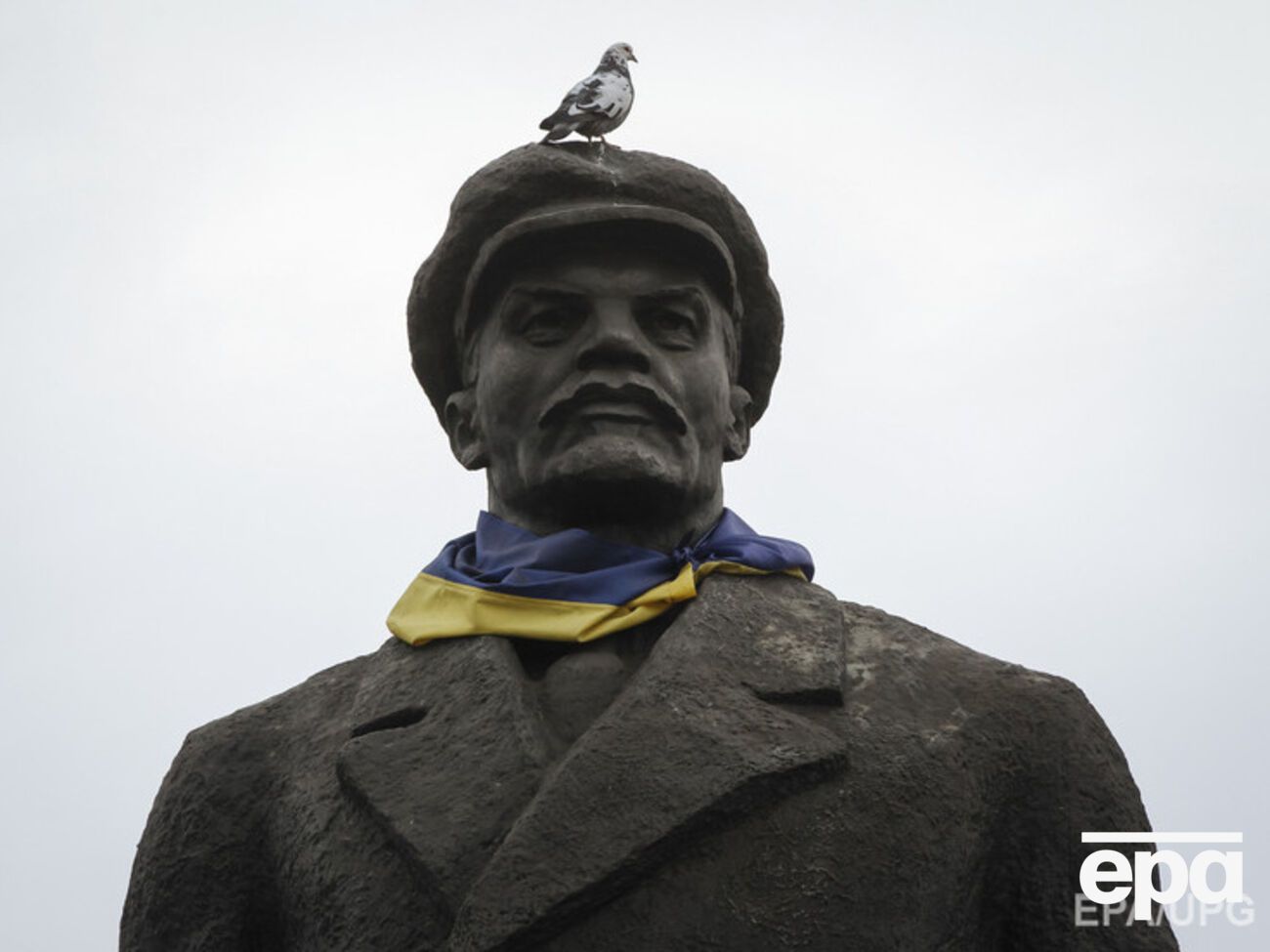 В список вошли такие личности, как Владимир Ленин (Ульянов), Карл Маркс, Карл Либкнехт, Фридрих Энгельс, Роза Люксембург, Феликс Джержинский, Леонид Брежнев, Георгий Жуков, Сергей Киров, Валентина Терешкова, Павлик Морозов и другие.