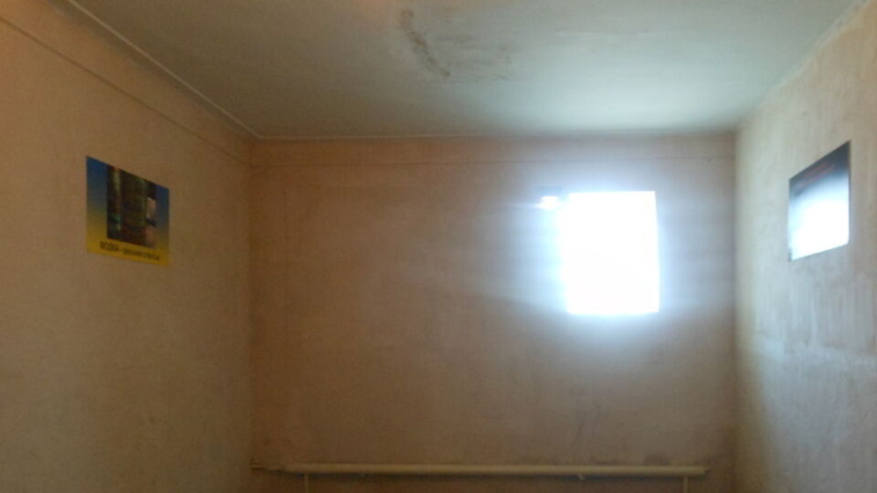 Помещение для временно задержанных на Чугуевской гауптвахте