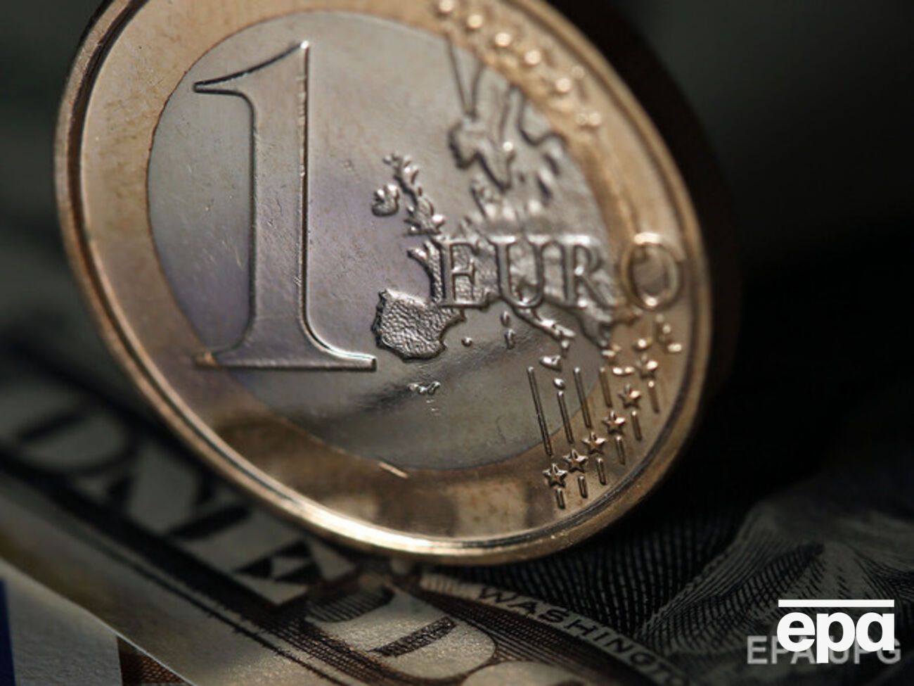 Нацбанк ослабил курс гривны