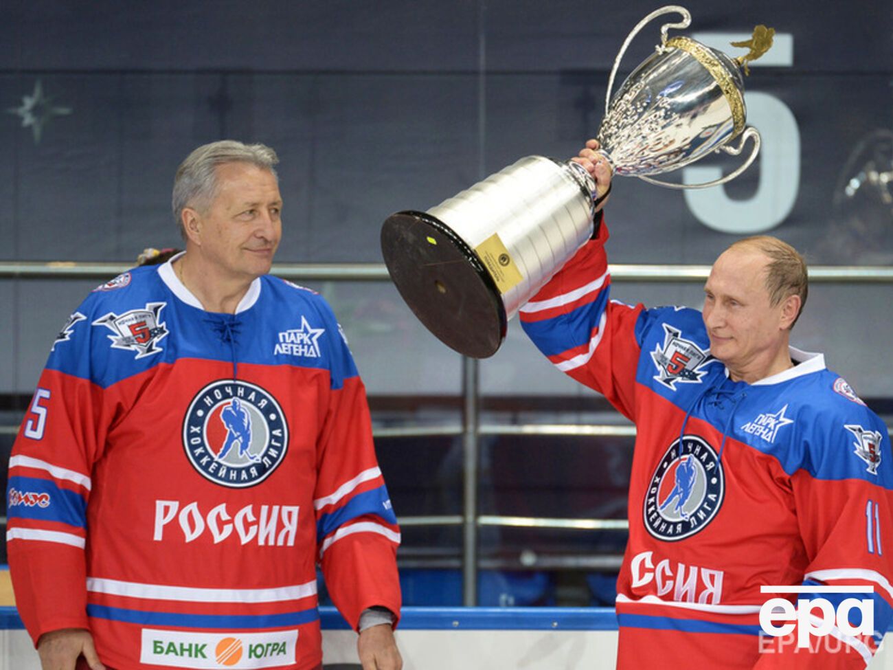 Путин забросил семь шайб и сделал три результативные передачи, его команда выиграла со счетом 15:10